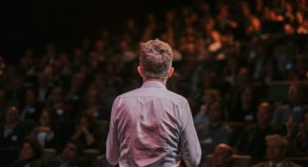 How to impress the audience in the first 7 seconds of your speech