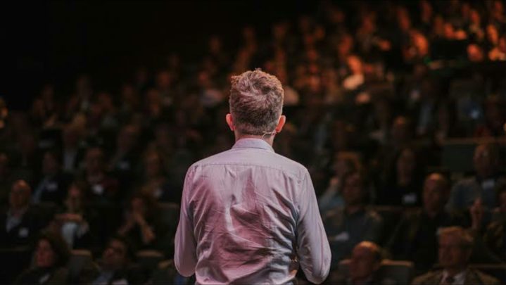 How to impress the audience in the first 7 seconds of your speech