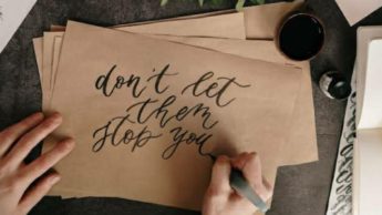 20 positive messages to improve someone’s day and make them smile