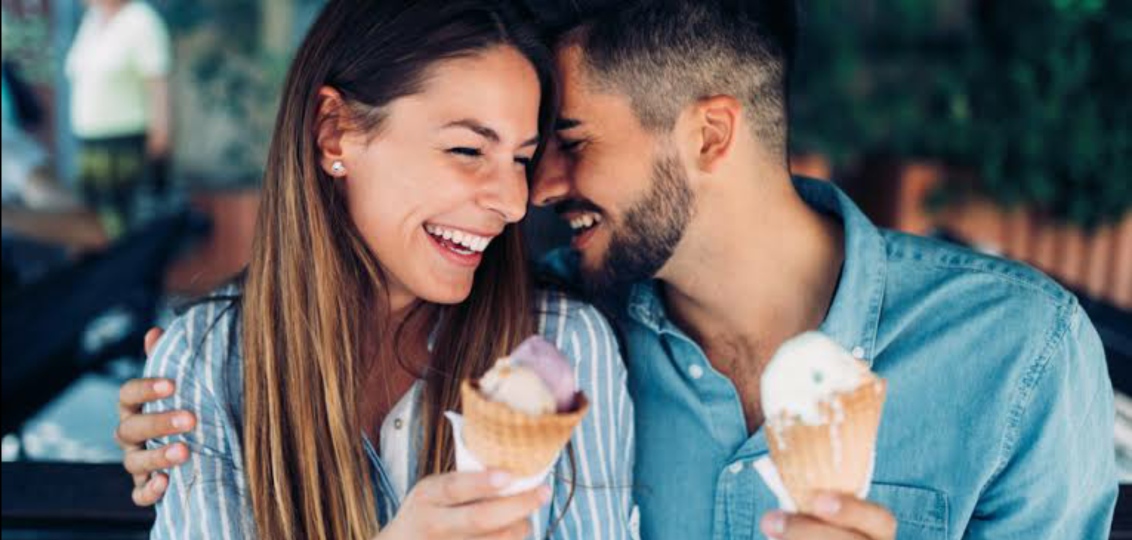 If it comes to choose between love and friendship, what should you choose?