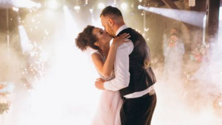 What songs you should choose for a romantic couple dance?