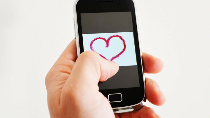 Things you can do on your cellphone to be happy