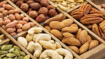 Benefits of eating nuts and dry fruits every day