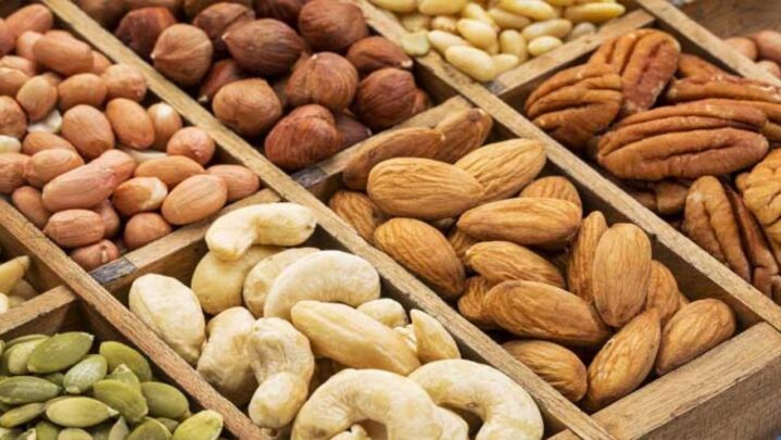 Benefits of eating nuts and dry fruits every day