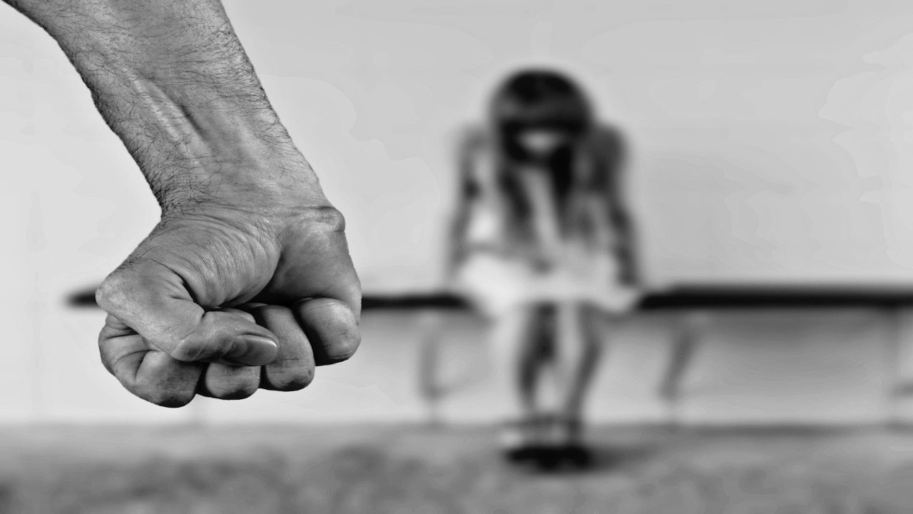 5 Signs That Show You Are In An Abusive Relationship