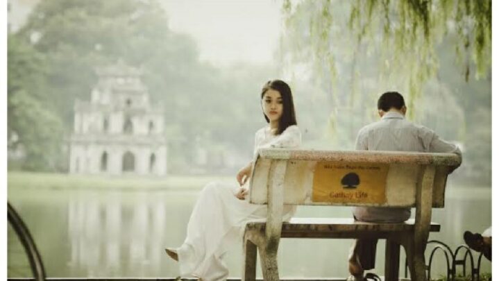 5 things girls might do that show they don’t love you