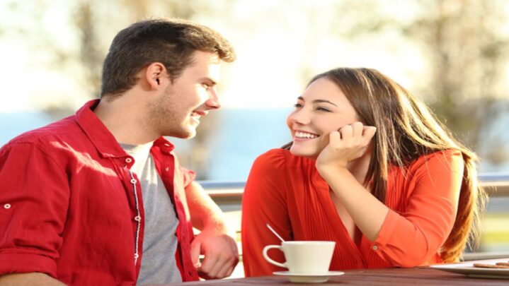 5 Ways Men & Women Use Body Languages To Flirt