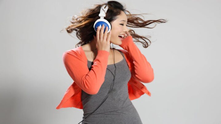 7 Songs You Must Add To Your Playlist To Always Be Happy