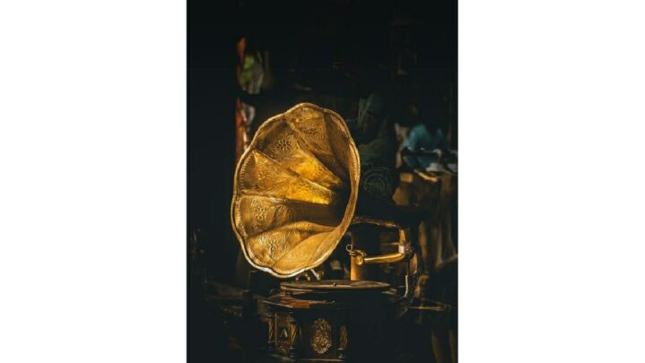 5 Old Bollywood Songs That Will Make You Happy