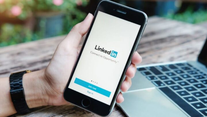 How Does LinkedIn Play An Effective Role In Finding Jobs