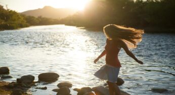 How To Avoid Loneliness & Find Peace Even When You’re Alone