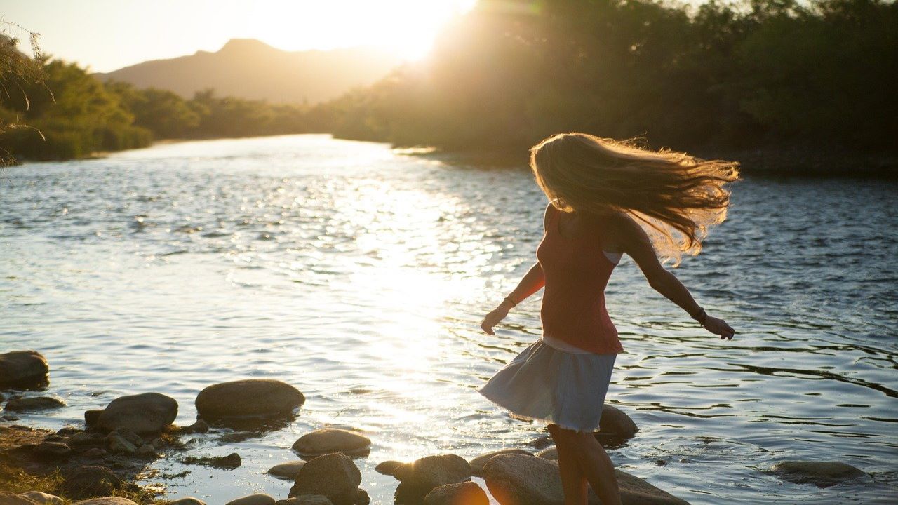 How To Avoid Loneliness & Find Peace Even When You Are Alone