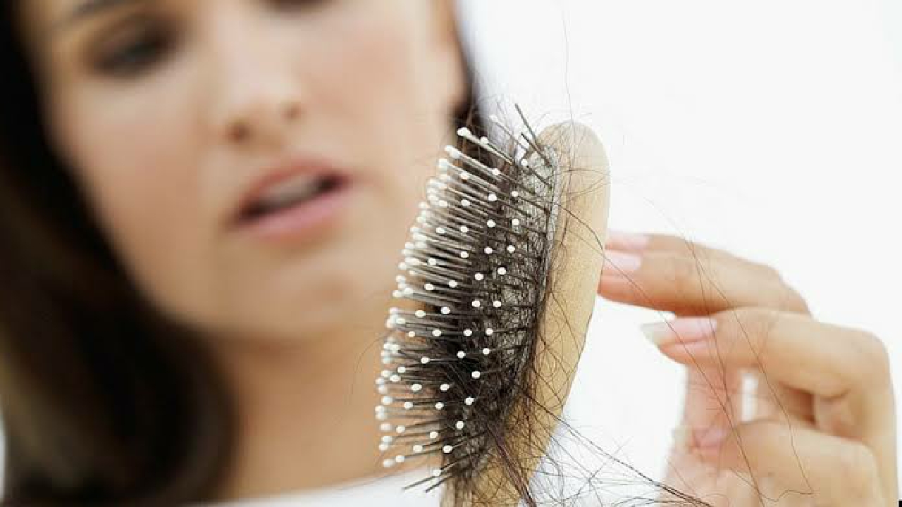 Tips to handle menopausal hair falHere are some tips to handle menopausal hair fall