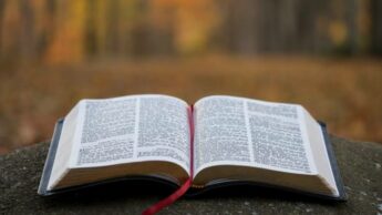 5 Things the Bible Teaches Us On Staying Happy