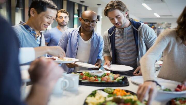 Pros & Cons Of Giving free Food To Employees