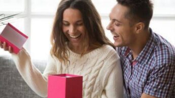 Little Things He Does That Show He Still Loves You