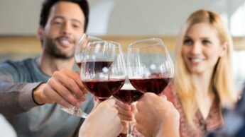 Pros & Cons Of Drinking Wine