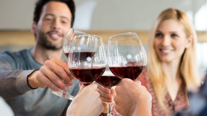 Pros & Cons Of Drinking Wine