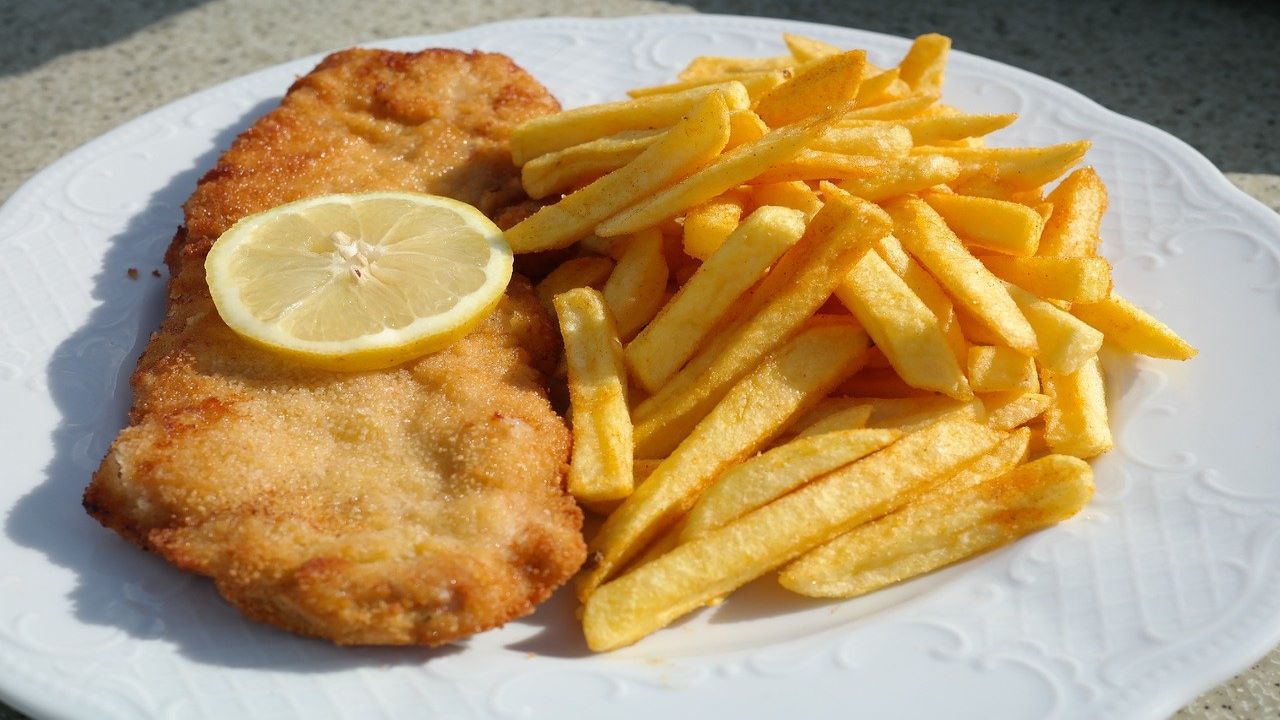 Reasons Why You Could Consider Consuming Less Oily Food