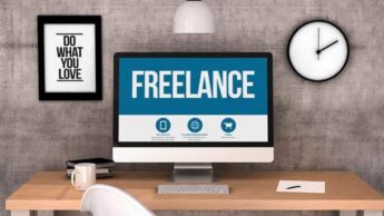Who is a freelancer & how does he work?