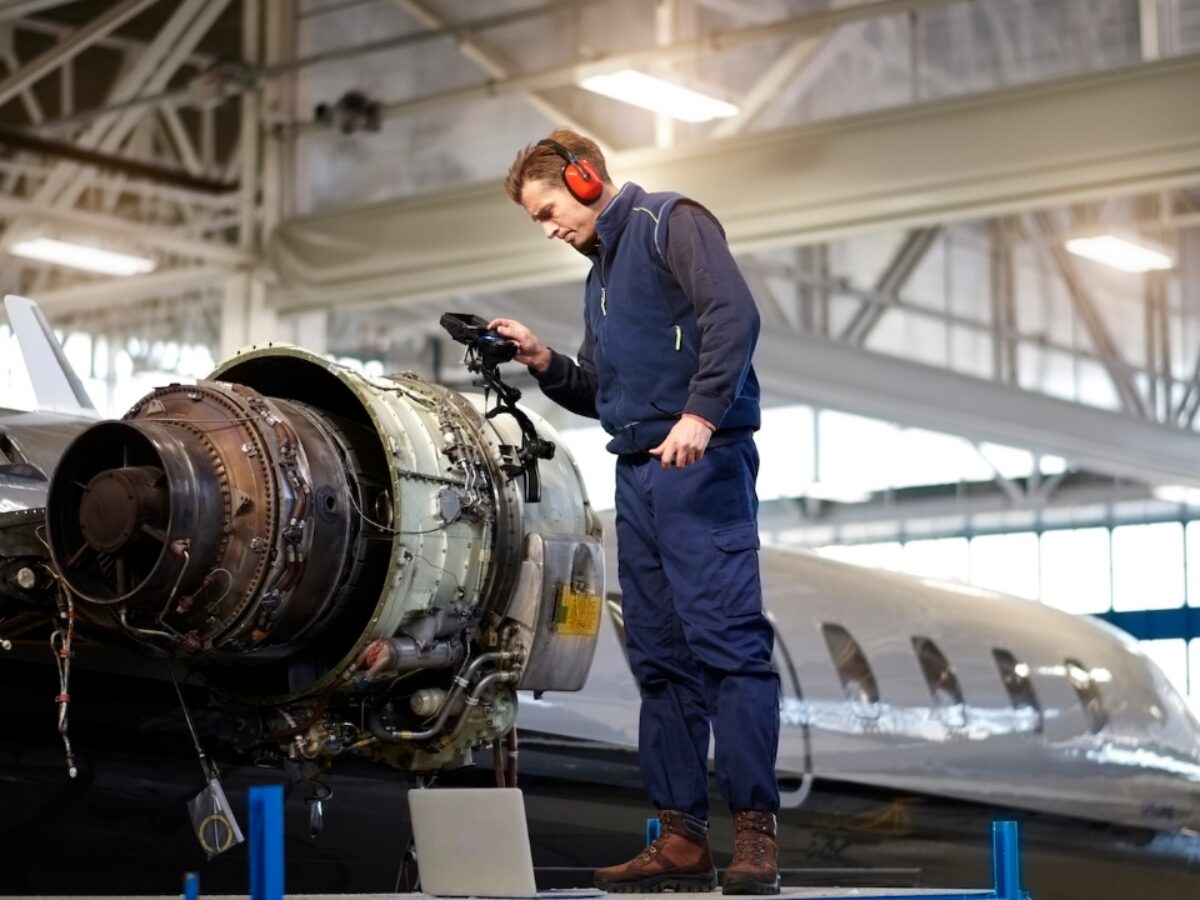 Who Is An Aeronautical Engineer: What Is His Work - SuccessYeti