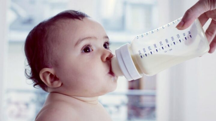 Why You Should Not Use Powder Milk For A Baby During Early Stages Of His Life