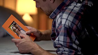 5 Signs He Still Cries Over His Ex