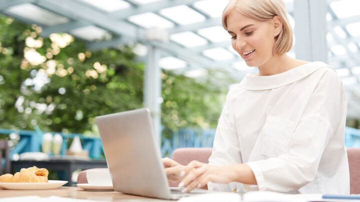 7 Work From Home Jobs For Moms