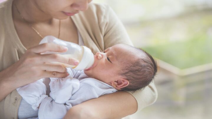 Ways To Keep Baby Awake During Feeding
