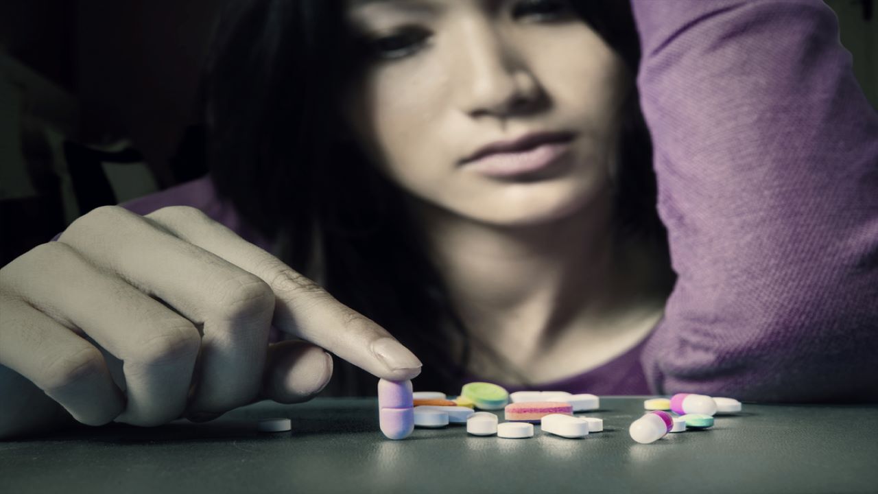 Why Do Teens Turn Towards Drugs? Its Causes & Effects