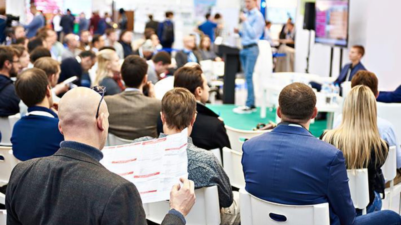 6 Ways To Navigate Networking Events