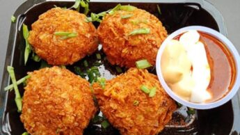 Enjoy Crunchy Chicken Momos At Home With This Simple Recipe