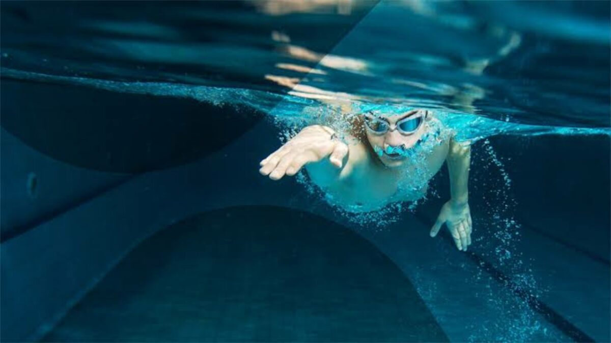 How Does Swimming Regularly Help Us In Being Happy?
