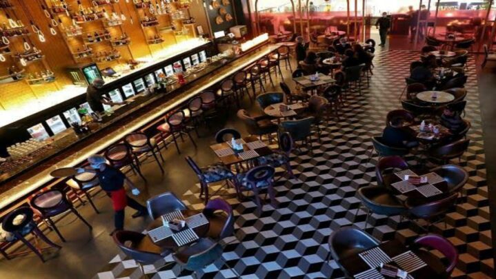 7 Iconic Restaurants You Must Try In India