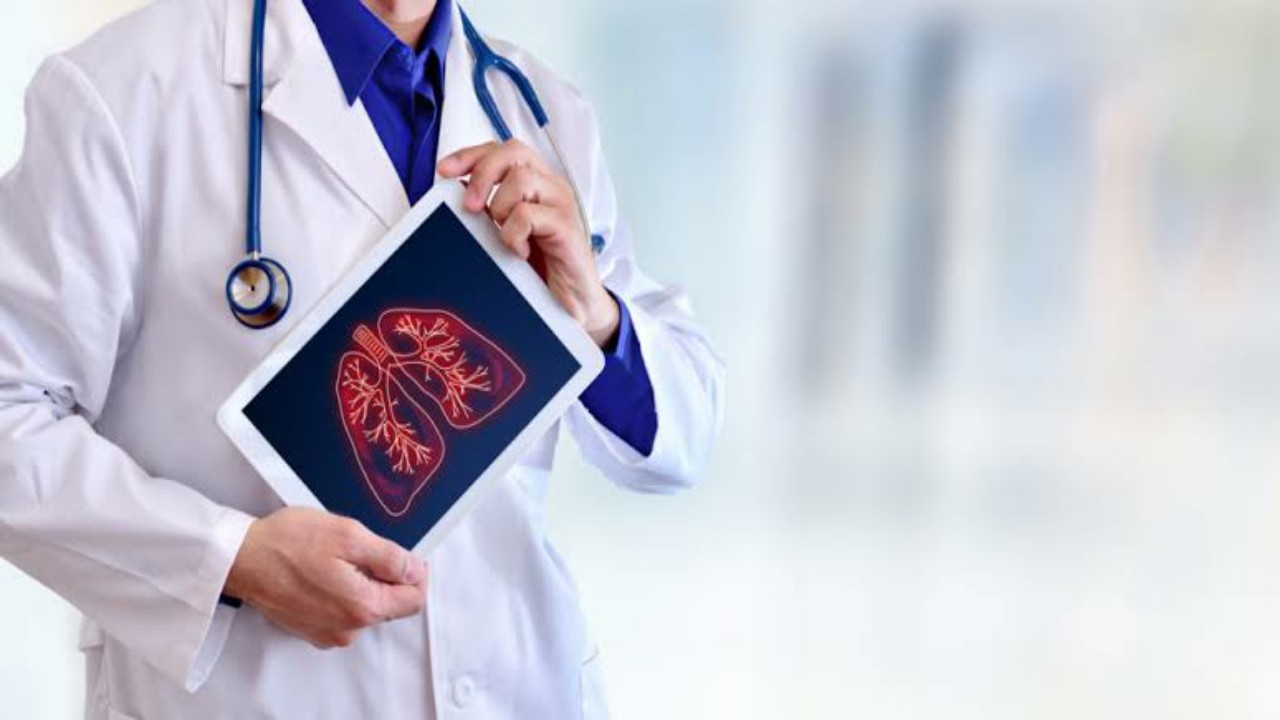 Who Is A Pulmonologist: Roles And Functions