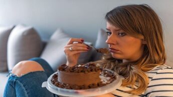 Know The Difference Between Binge Eating And Overeating
