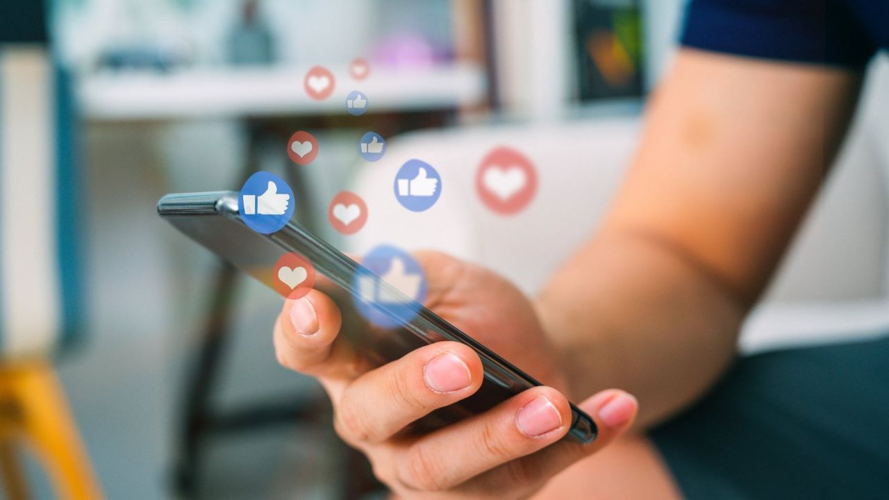 Tips To Achieve Peace By Minimizing Social Media Comparisons