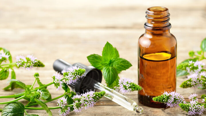 5 Essential Oils for Blemishes or Acne Breakouts