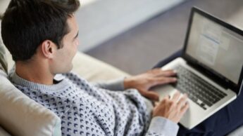 5 Pros & Cons Of Internet For Job Fulfilment