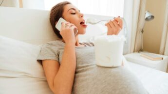 Benefits & Risk Of Eating Ice During Pregnancy