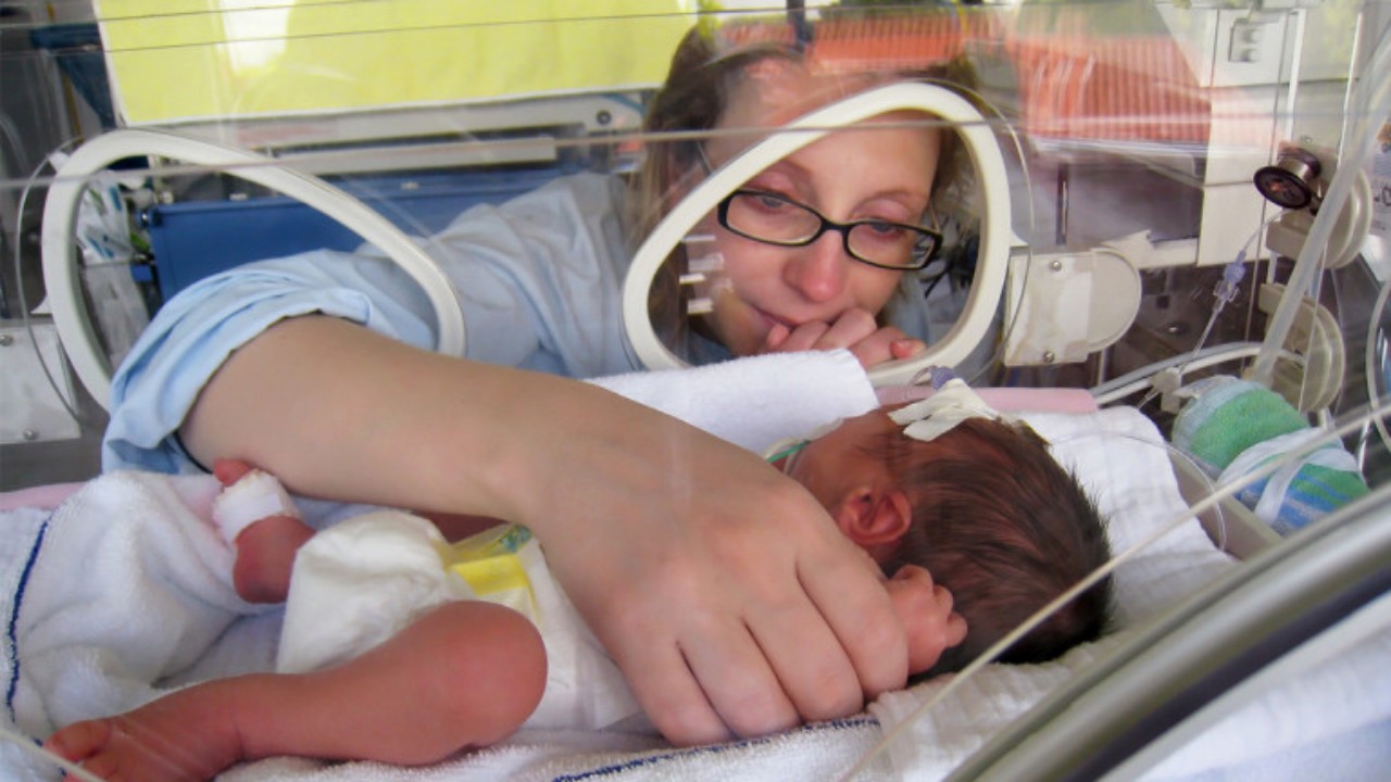 Guide For Parents To Interact With IVF Babies In NICU