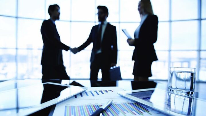 Pros & Cons You Will Face As A Businessman