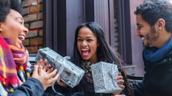 Best Gifts To Present To Newly Weds