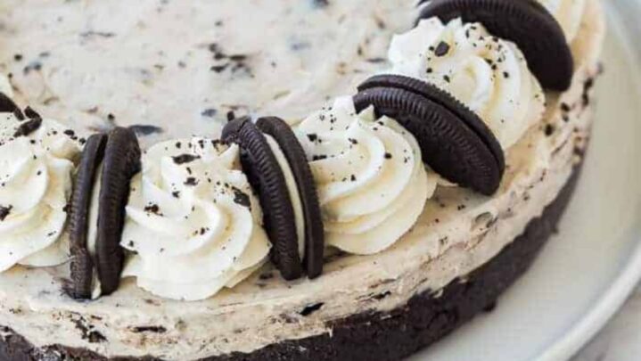 This Treat Your Family With This Delicious Oreo Cheesecake: See Recipe