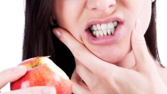 Dentist Proven Ways To Stop Your Gums From Bleeding