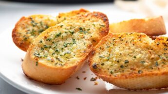 Quick And Simple Garlic Bread Recipe You Can Make At Home