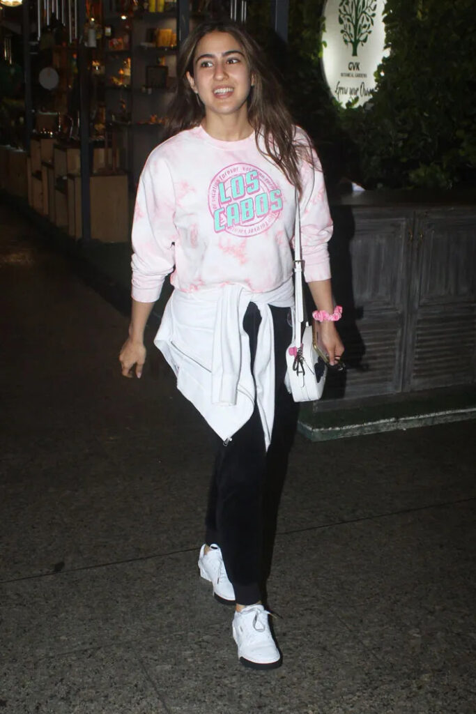 Sara Ali Khan's Off-Duty Outfits Collection, See Here 3