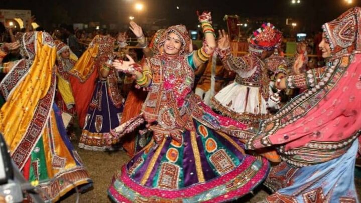Simple And Glistening Ethnic Looks For Garba Nights