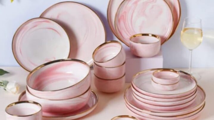 Lavish crockery set to embellish your dining table