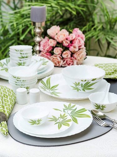 Lavish crockery set to embellish your dining table